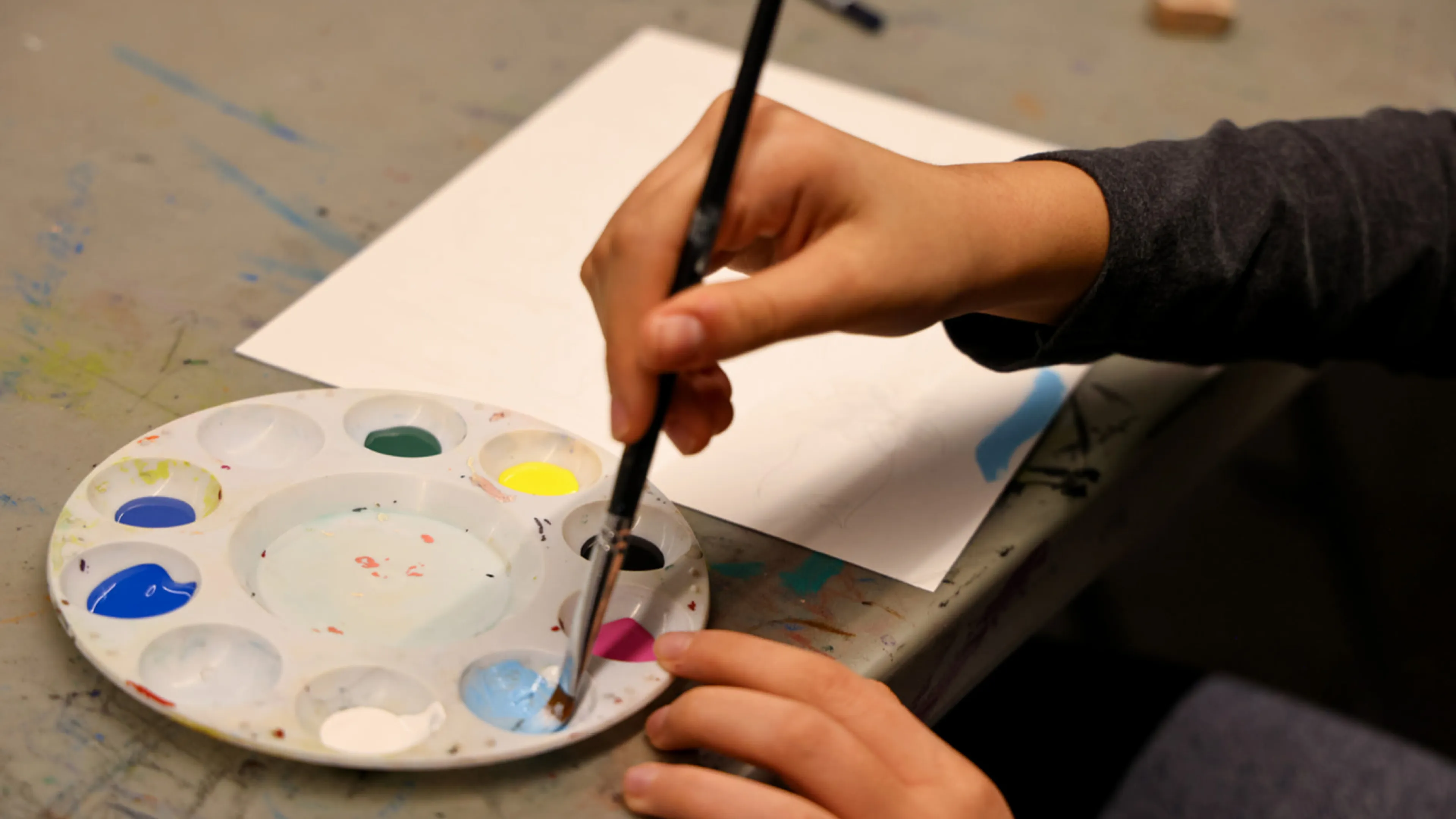 hands holding paint brush